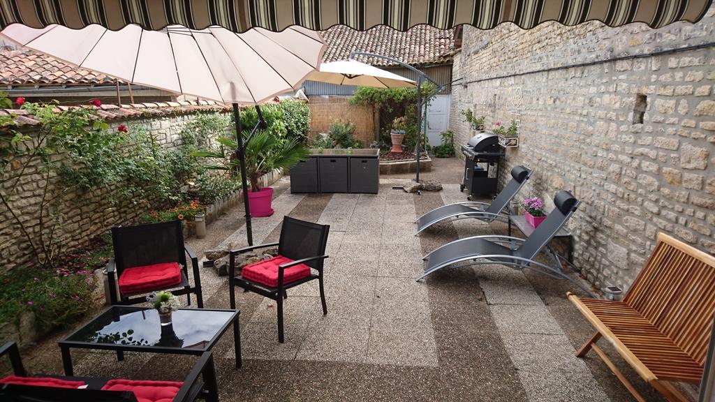 Maison Le Trefle Chef-Boutonne Dış mekan fotoğraf